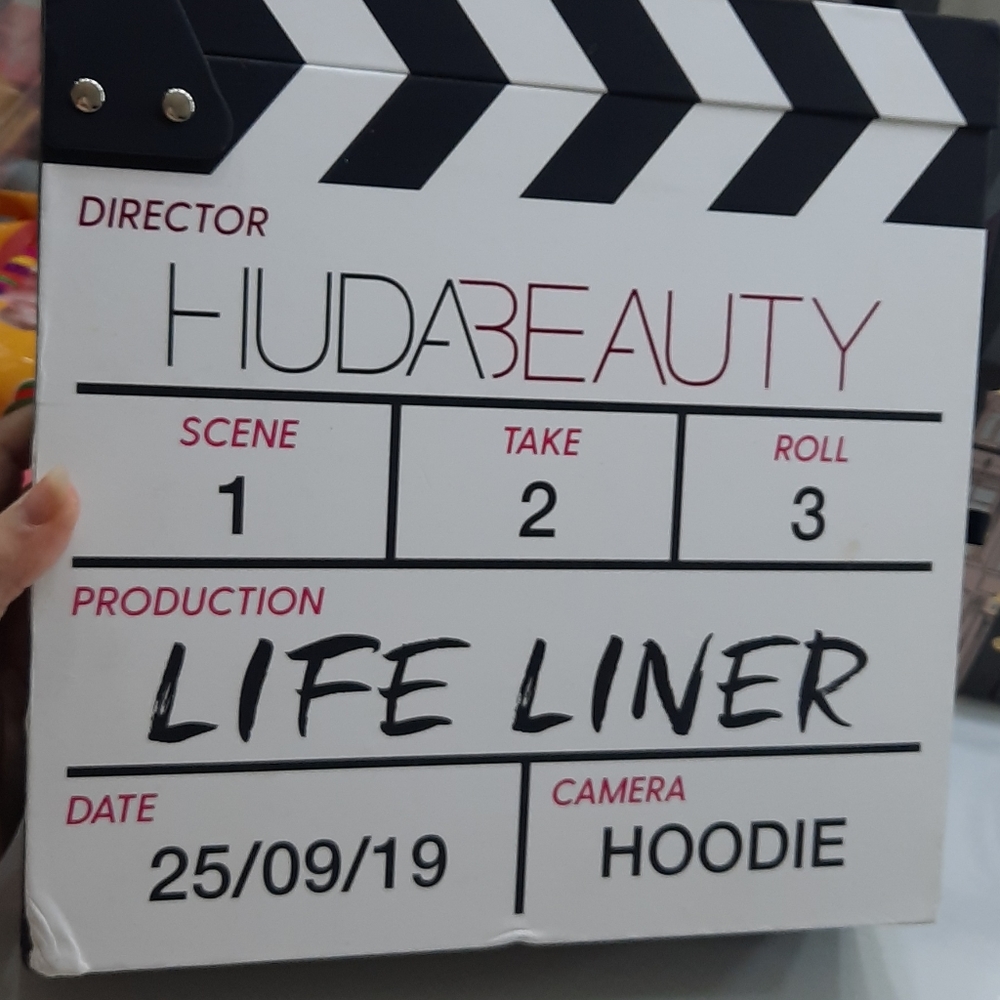 HUDA BEAUTY lifeliner PR empty box